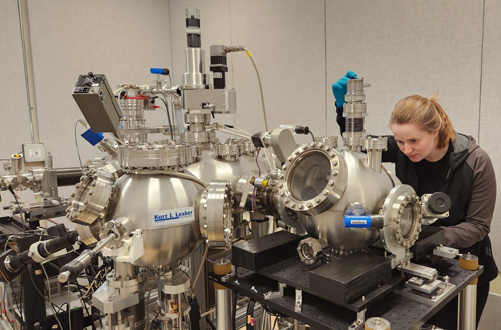 Ultra-high-vacuum cryogen-free STM